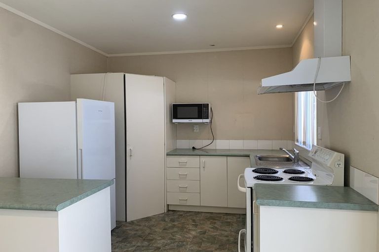 Photo of property in 9 Lanier Place, Glendene, Auckland, 0602