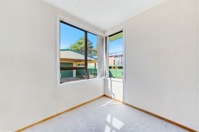 Photo of property in 1 Kowhai Avenue, Mangere Bridge, Auckland, 2022