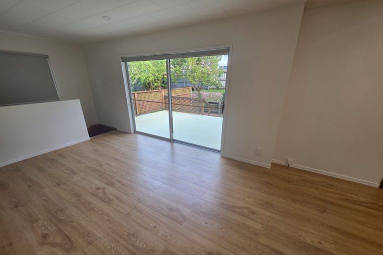 Photo of property in 2/56 Lavery Place, Sunnynook, Auckland, 0632