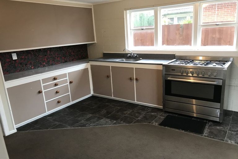 Photo of property in 40 Longburn Road, Henderson, Auckland, 0610