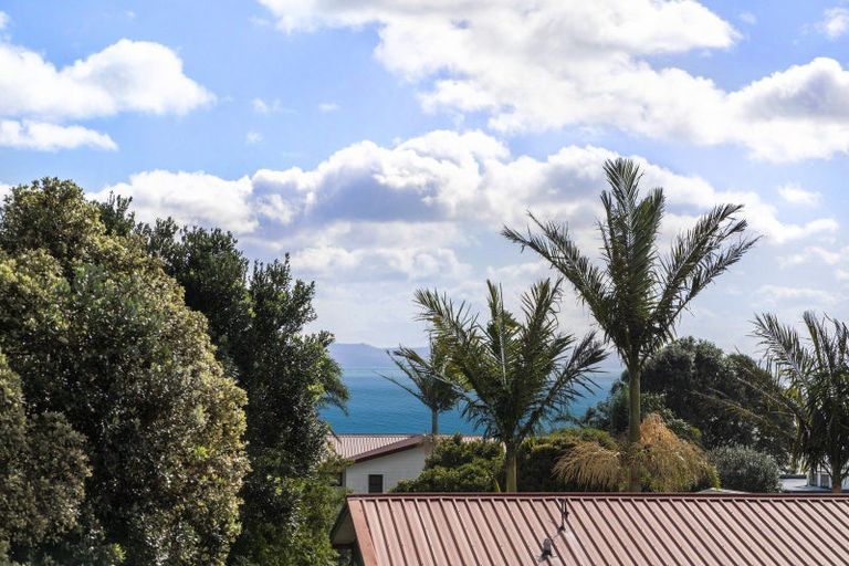 Photo of property in 2 Litchfield Place, Clarks Beach, 2122