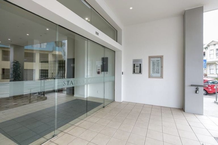 Photo of property in Stadium Garden Flats, 411/107 Thorndon Quay, Pipitea, Wellington, 6011