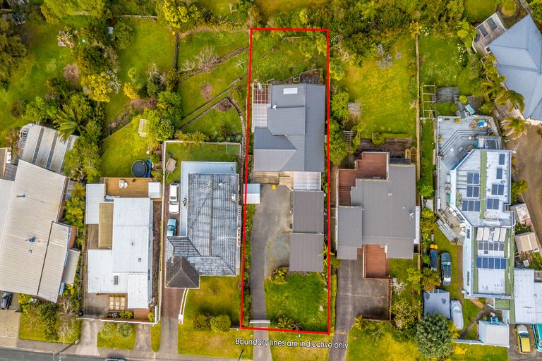 Photo of property in 70 Wade River Road, Stanmore Bay, Whangaparaoa, 0932