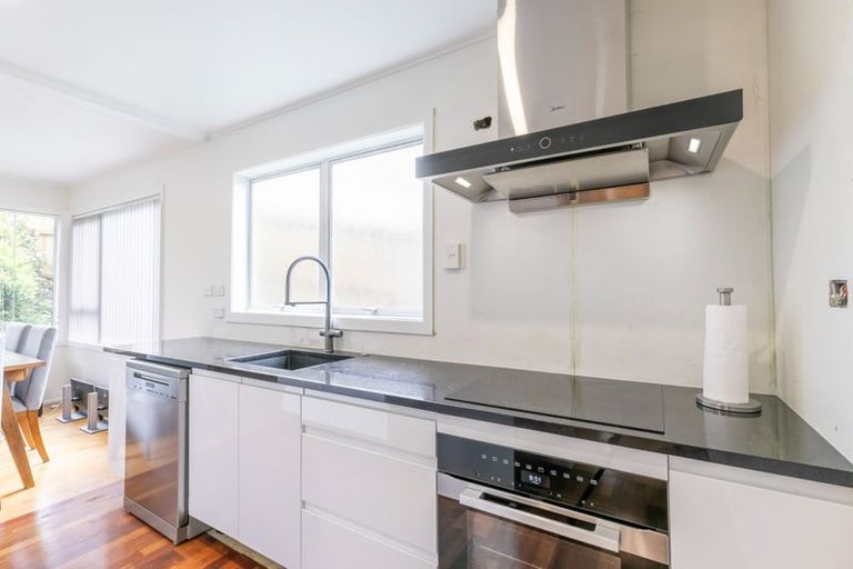 Photo of property in 42 Cyclarama Crescent, Massey, Auckland, 0614