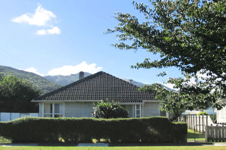 Photo of property in 5 Ngata Grove, Trentham, Upper Hutt, 5018