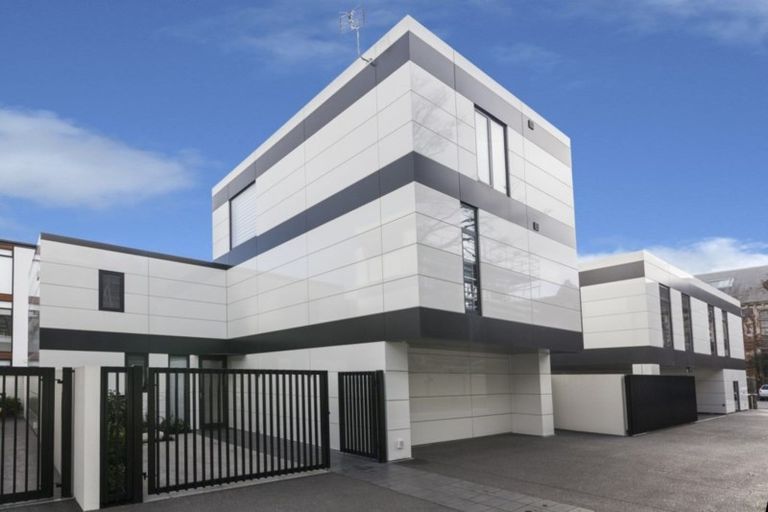 Photo of property in 26a Peterborough Street, Christchurch Central, Christchurch, 8013