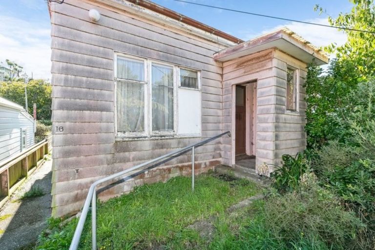 Photo of property in 16 Duppa Street, Berhampore, Wellington, 6023