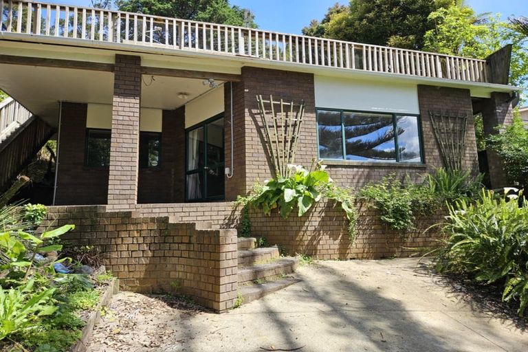 Photo of property in 223 Woodlands Park Road, Titirangi, Auckland, 0604