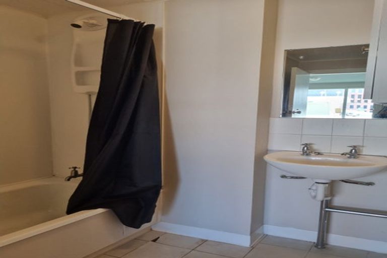 Photo of property in Churchill Flats, 213 The Terrace, Wellington Central, Wellington, 6011