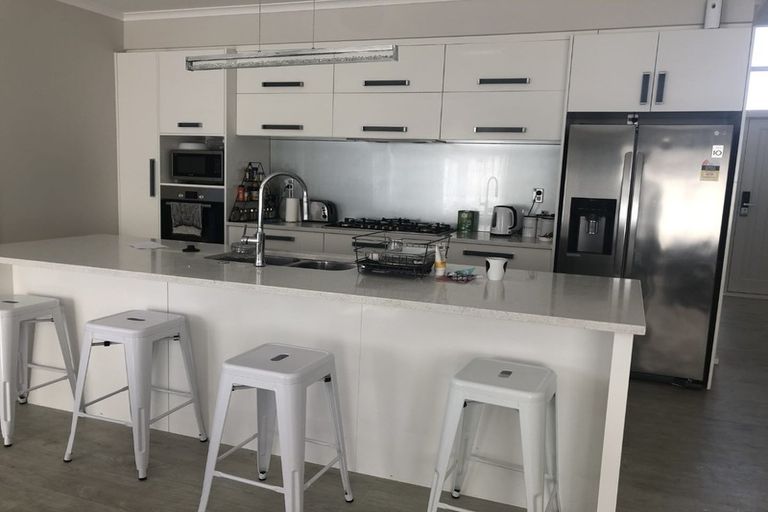 Photo of property in 3 Ascension Crescent, Orewa, 0931