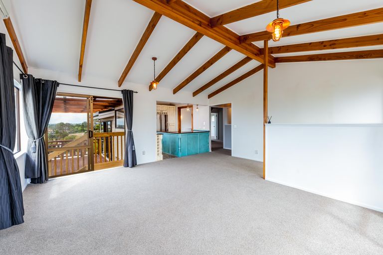 Photo of property in 70 Wade River Road, Stanmore Bay, Whangaparaoa, 0932