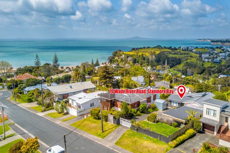Photo of property in 70 Wade River Road, Stanmore Bay, Whangaparaoa, 0932