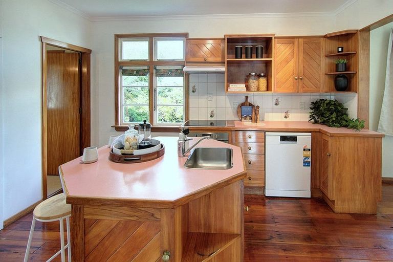 Photo of property in 6 Lansdowne Crescent, Lansdowne, Masterton, 5810