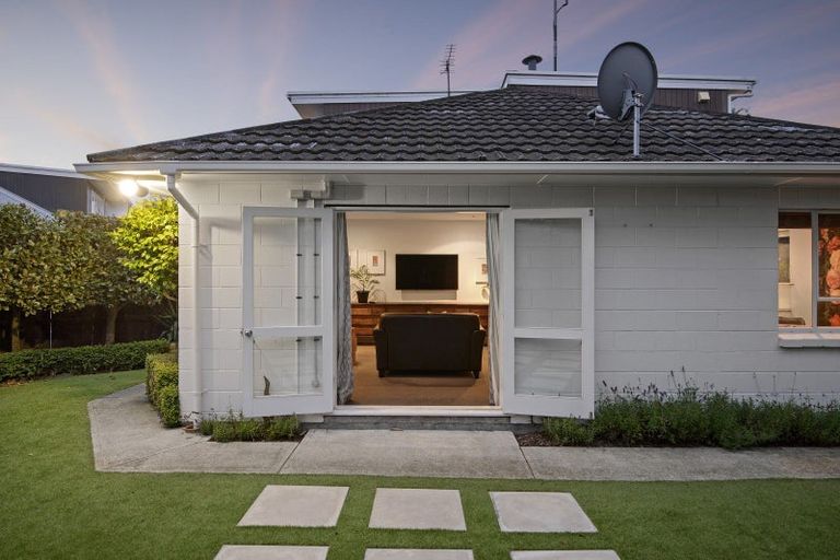 Photo of property in 2/38 Clare Road, St Albans, Christchurch, 8014