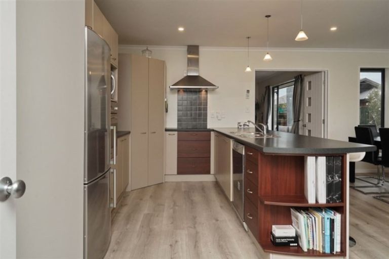 Photo of property in 16a Highwood Lane, Burnside, Christchurch, 8053