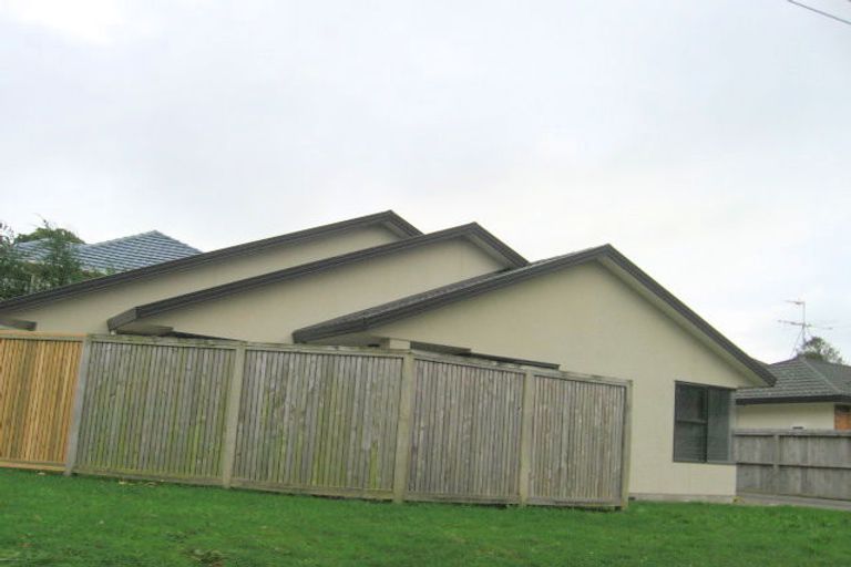 Photo of property in 11 Ranui Terrace, Tawa, Wellington, 5028