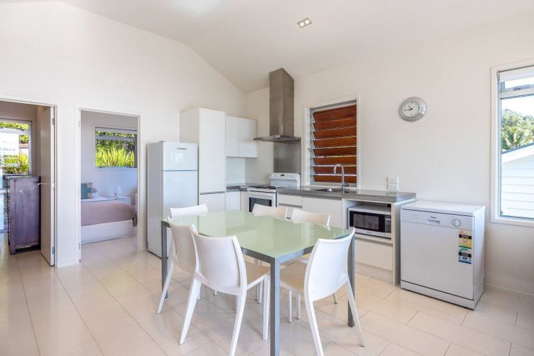 Photo of property in 2/28 Beach Parade, Oneroa, Waiheke Island, 1081