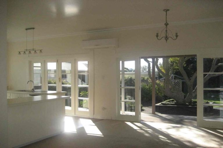 Photo of property in 3 Moeller Street, Taradale, Napier, 4112