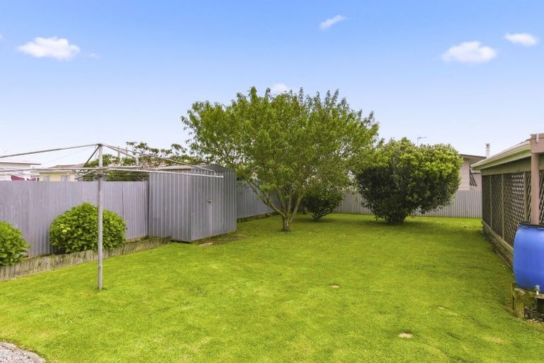 Photo of property in 14 Solway Street, Levin, 5510