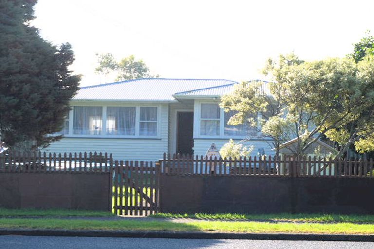 Photo of property in 275 Robertson Road, Mangere East, Auckland, 2024