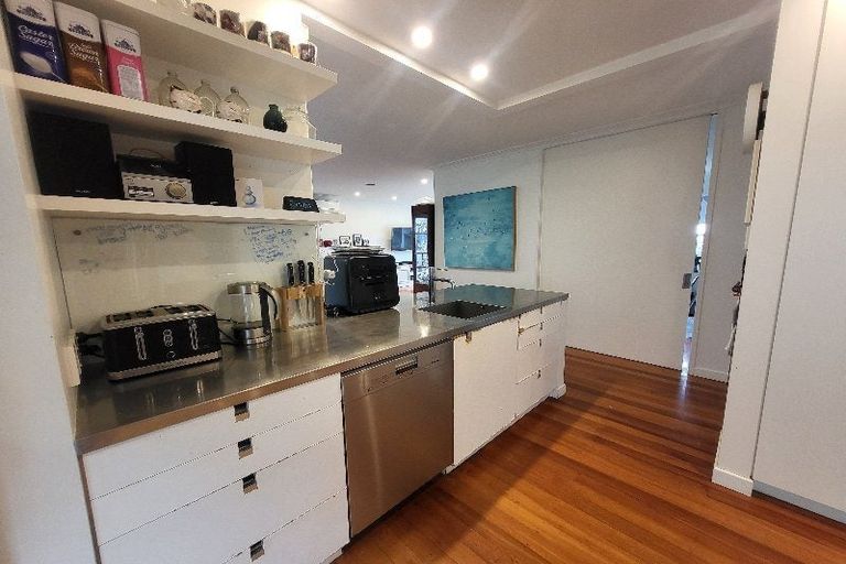 Photo of property in 65 Wadestown Road, Wadestown, Wellington, 6012