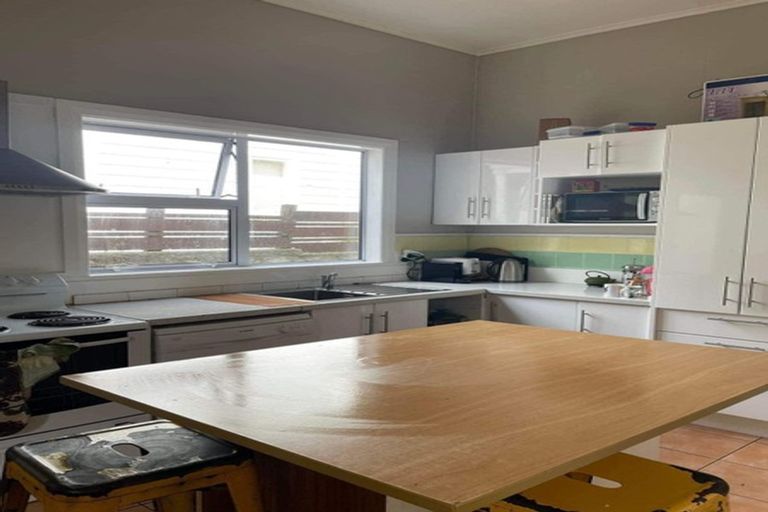 Photo of property in 7 Lipman Street, Mount Victoria, Wellington, 6011