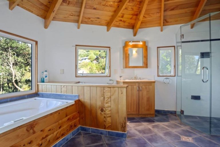 Photo of property in 61 Motuhoa Road, Tairua, 3508