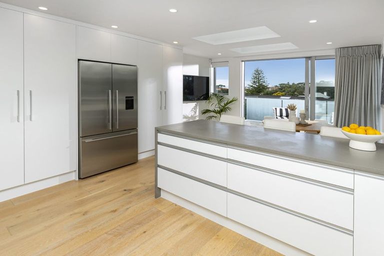 Photo of property in 8a Rarere Road, Hauraki, Auckland, 0622