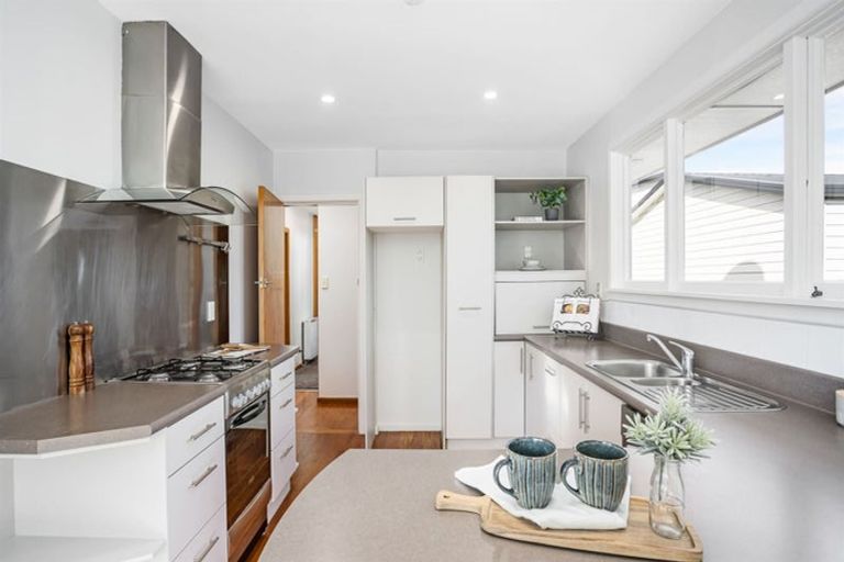 Photo of property in 9 Eglinton Street, Avondale, Christchurch, 8061