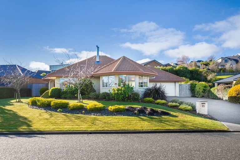 Photo of property in 21 Highcrest Heights, Westmorland, Christchurch, 8025