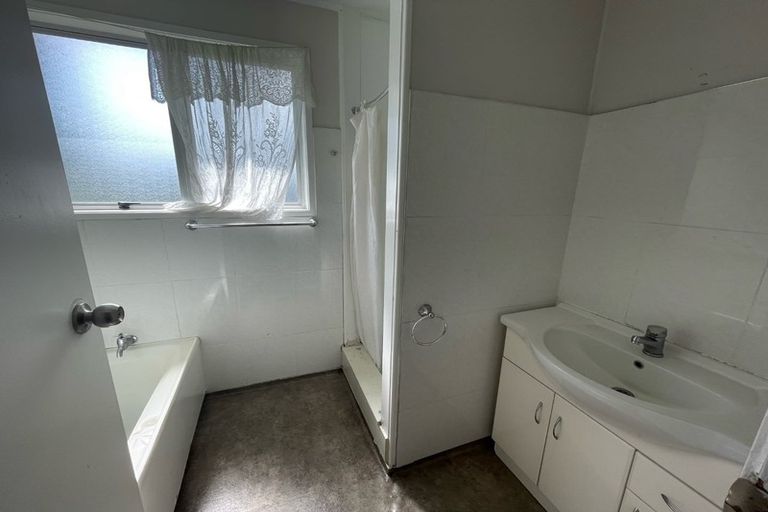 Photo of property in 368 Roscommon Road, Clendon Park, Auckland, 2103