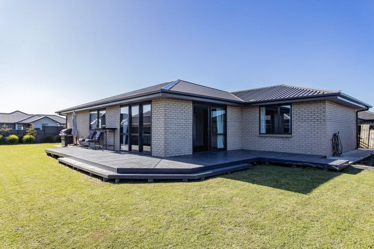 Photo of property in 84 Watkins Drive, Rangiora, 7400