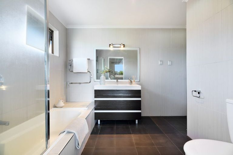 Photo of property in 10b Lincoln Road, Henderson, Auckland, 0610