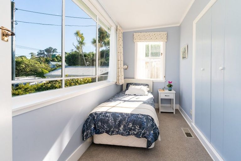 Photo of property in 13 West Road, Northland, Wellington, 6012