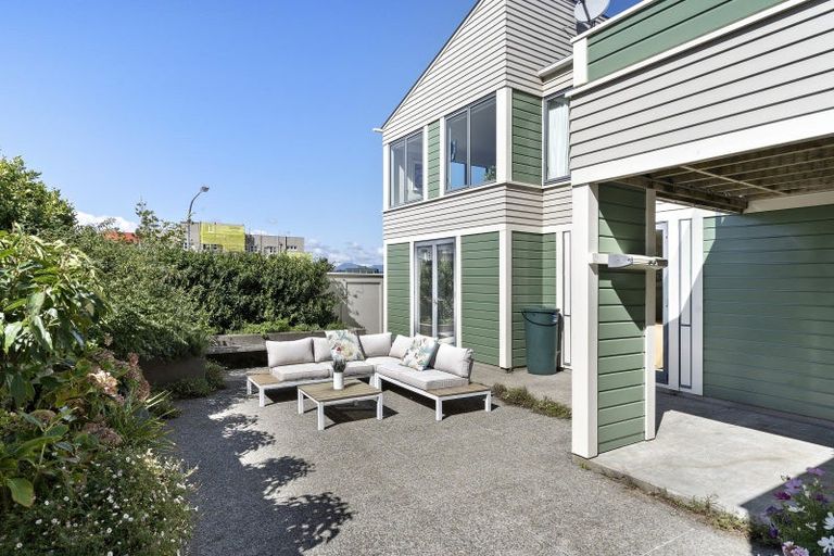 Photo of property in 96 Hill Street, Thorndon, Wellington, 6011