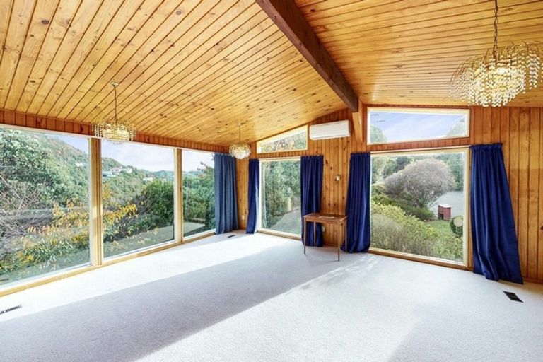 Photo of property in 42 Versailles Street, Karori, Wellington, 6012