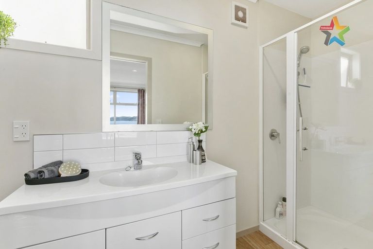 Photo of property in 11a Chestnut Grove, Maungaraki, Lower Hutt, 5010