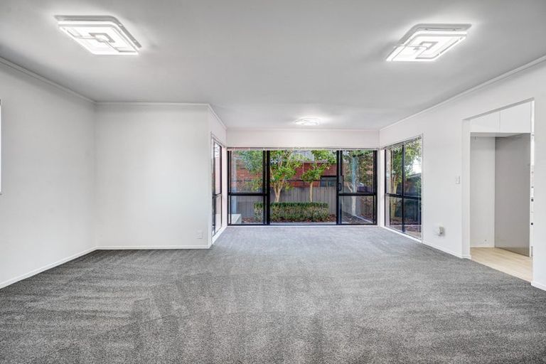 Photo of property in 2/24 Miro Street, New Lynn, Auckland, 0600