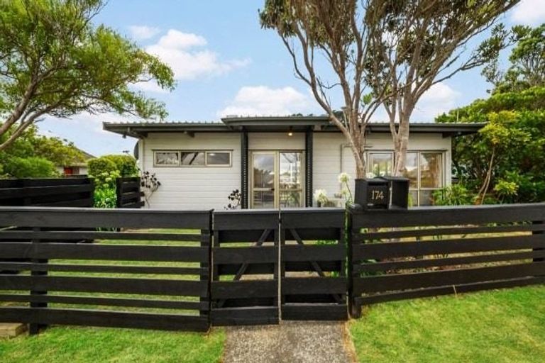 Photo of property in 174 Orangi Kaupapa Road, Northland, Wellington, 6012