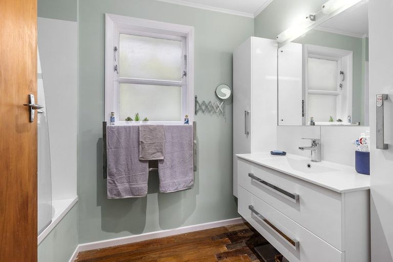 Photo of property in 58 Chester Road, Tawa, Wellington, 5028