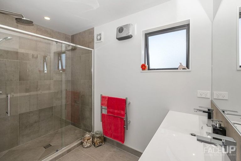 Photo of property in 32 Memorial Park Lane, Hobsonville, Auckland, 0618