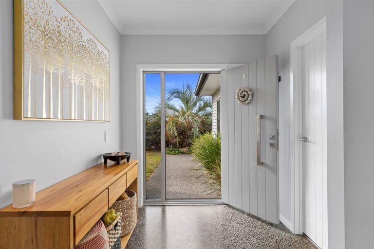 Photo of property in 16 Raiha Street, Papamoa Beach, Papamoa, 3118