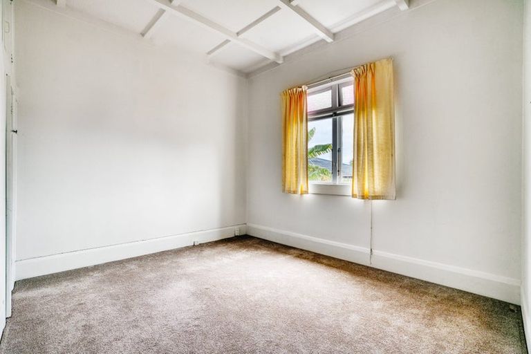 Photo of property in 3199 Great North Road, New Lynn, Auckland, 0600