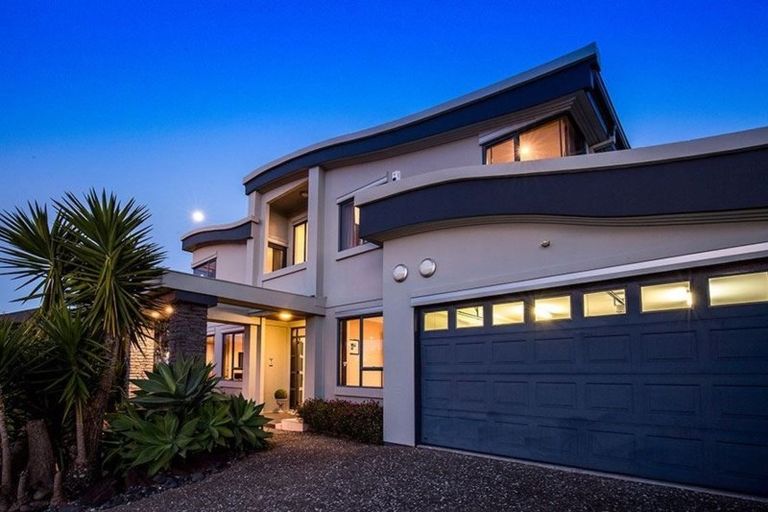 Photo of property in 6 Lupetti Rise, West Harbour, Auckland, 0618