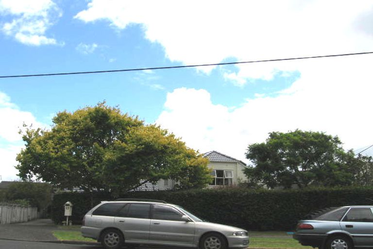 Photo of property in 2/17 Otakau Road, Milford, Auckland, 0620