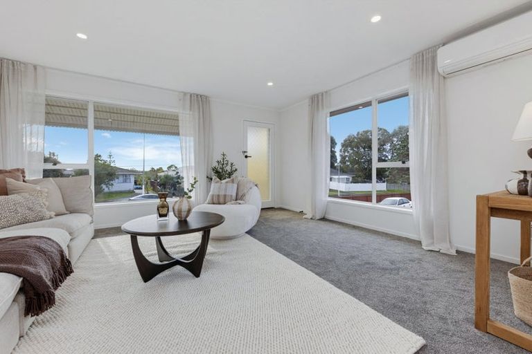 Photo of property in 2/33 Butterworth Drive, Glendene, Auckland, 0602