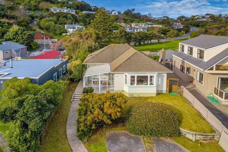 Photo of property in 136 Mana Esplanade, Paremata, Porirua, 5026