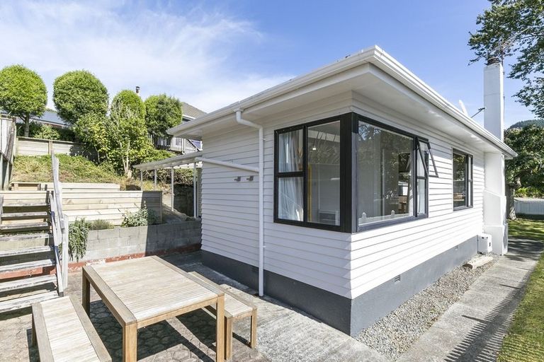 Photo of property in 44 The Drive, Tawa, Wellington, 5028