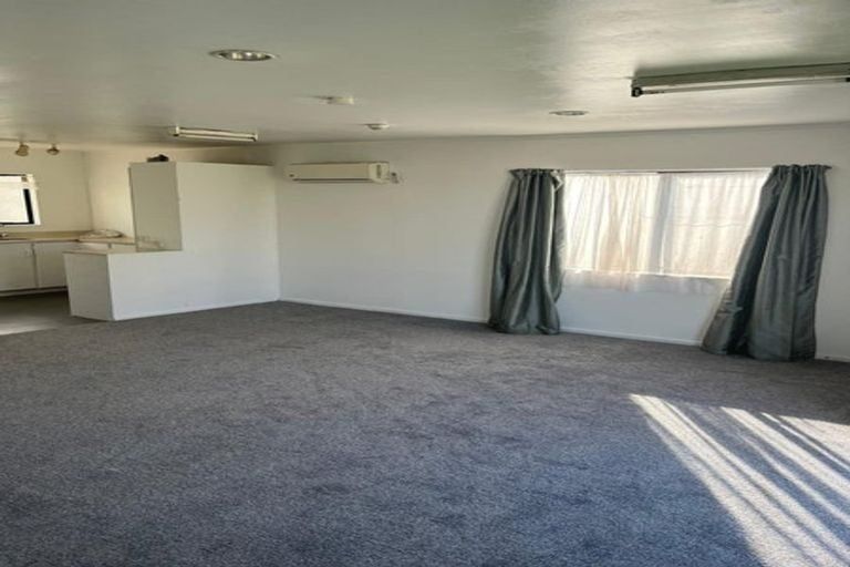 Photo of property in 72 Maplesden Drive, Clendon Park, Auckland, 2103