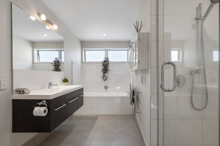 Photo of property in 4a Dawson Street, New Plymouth, 4310